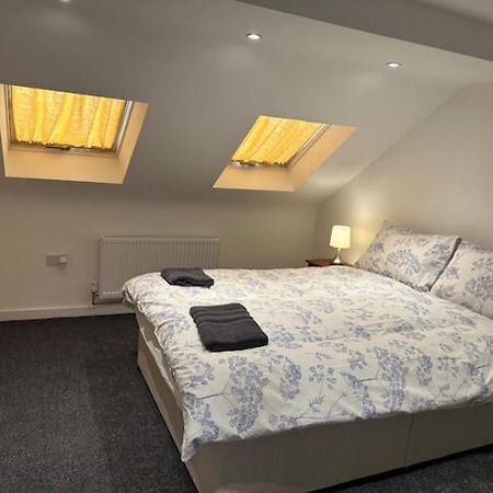 Luton Home Near Airport Private & Shared Bathroom Option Eksteriør billede