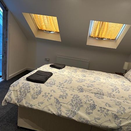 Luton Home Near Airport Private & Shared Bathroom Option Eksteriør billede