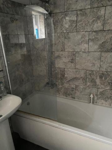 Luton Home Near Airport Private & Shared Bathroom Option Eksteriør billede