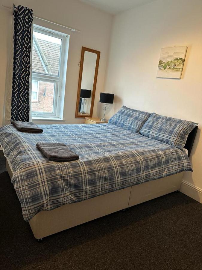 Luton Home Near Airport Private & Shared Bathroom Option Eksteriør billede