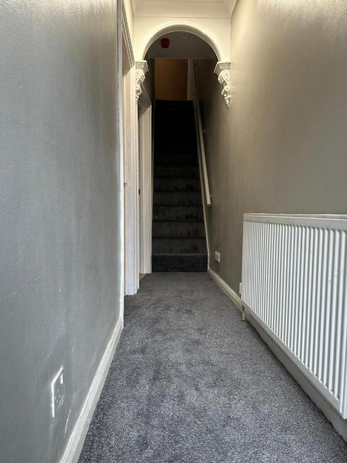 Luton Home Near Airport Private & Shared Bathroom Option Eksteriør billede