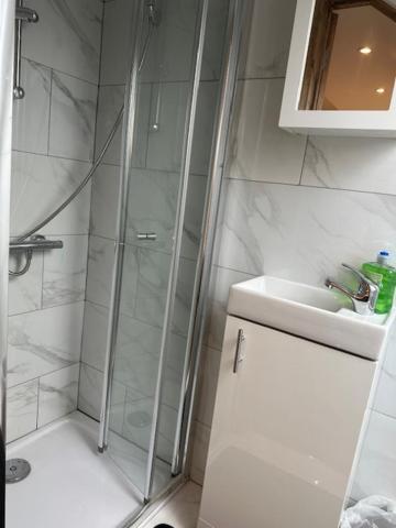 Luton Home Near Airport Private & Shared Bathroom Option Eksteriør billede