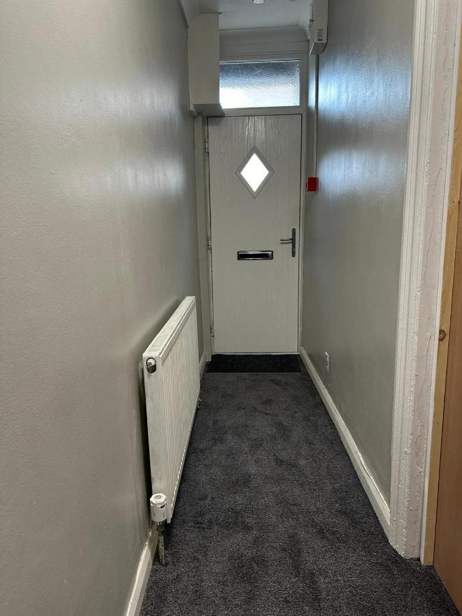 Luton Home Near Airport Private & Shared Bathroom Option Eksteriør billede