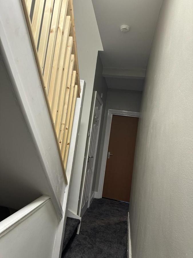 Luton Home Near Airport Private & Shared Bathroom Option Eksteriør billede