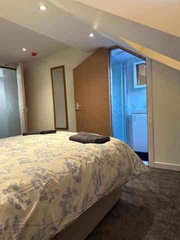 Luton Home Near Airport Private & Shared Bathroom Option Eksteriør billede